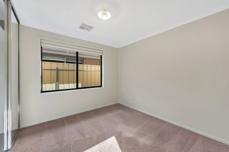 Large Modern Family - 20 Minutes to CBD - Photo 5