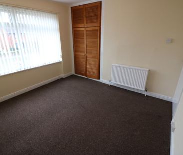 2 bedroom end of terrace house to rent - Photo 1