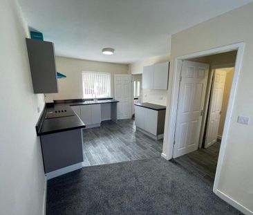 3 bedroom semi-detached house to rent - Photo 4