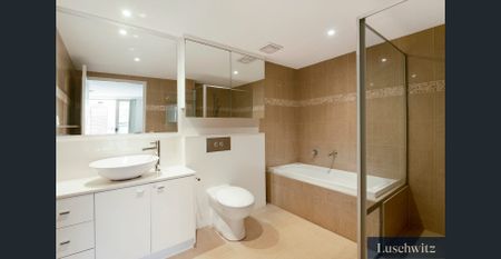 Spacious luxury 4 bedroom apartment in the heart of Pymble. Premier east side location walk to PLC, shops and the station. A rare offering. - Photo 4