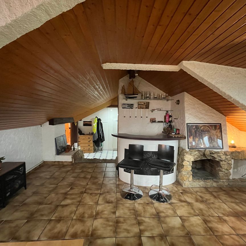 Appartement de 4 pièces dans les combles - Photo 1