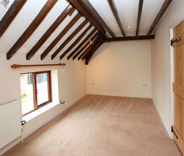 2 bedroom character property to rent - Photo 4