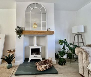 4 bedroom semi-detached house to rent - Photo 4