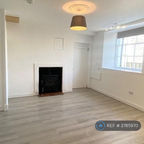 4 bedroom semi-detached house to rent - Photo 1