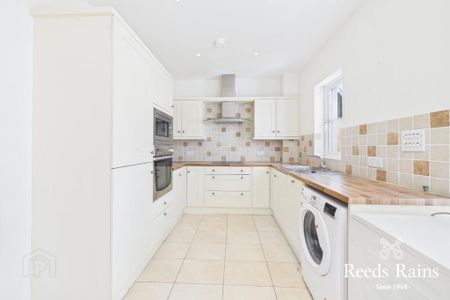1 Wicket Mews, Saintfield, BT24 7FL - Photo 2