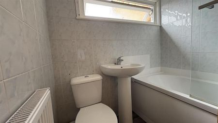 3 bedroom end of terrace house to rent - Photo 5