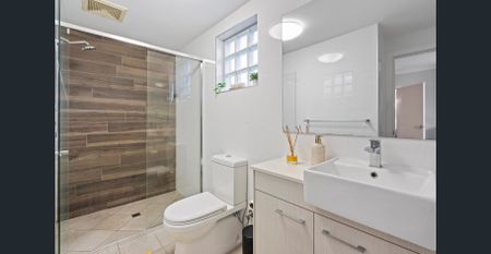 Sunsets & Lifestyle in your Stylish City Apartment - Photo 2