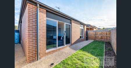 Modern Co-Living Rooms Available at 31 Hamish Road, Darley VIC 3340 - Photo 4
