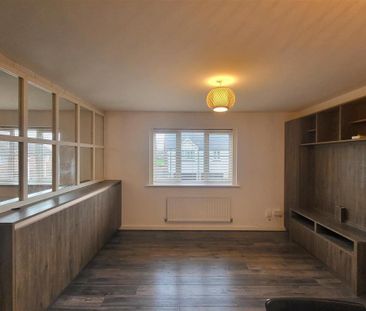 2 bedroom coach house to rent - Photo 4