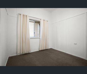26 McCracken Street, Walkervale, Qld 4670 - Photo 6