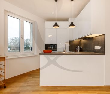 By the waterside - Photo 5