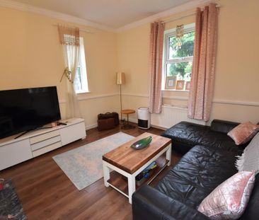 2 bedroom end of terrace house to rent - Photo 2