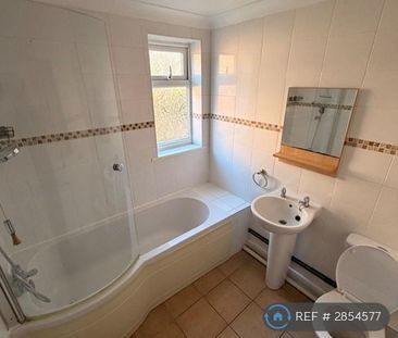 5 bedroom semi-detached house to rent - Photo 2