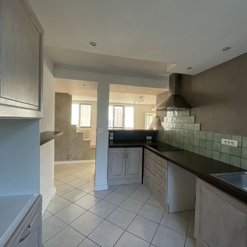 Appartement T3 à louer quartier Saint-Claude à Besançon, proche gare. - Photo 1