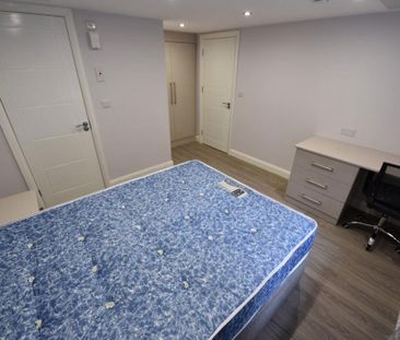 3 bedroom flat to rent - Photo 4