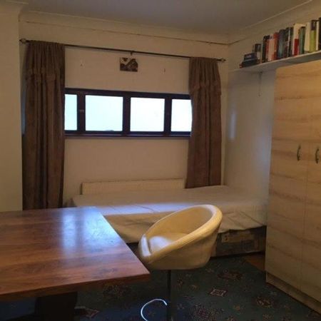 2 bedroom house share to rent - Photo 3
