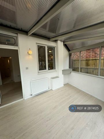 3 bedroom terraced house to rent - Photo 4