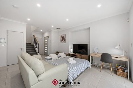 ✨ Stylish 3×2 Home in Prime Como Location ✨ - Photo 4