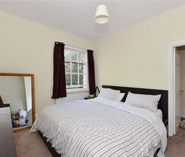 First floor period apartment with spacious accommodation in beautif... - Photo 3
