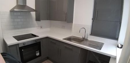 3 bedroom apartment to rent - Photo 4