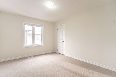 For Lease - 33 Gilham Way, Brant, Ontario - Photo 4