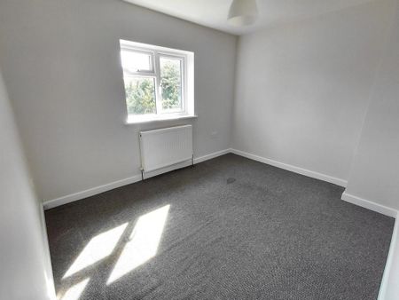 4 bedroom semi-detached house to rent - Photo 4