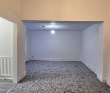 2 bedroom ground floor flat to rent - Photo 2