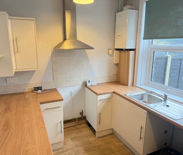 2 bedroom end of terrace house to rent - Photo 4