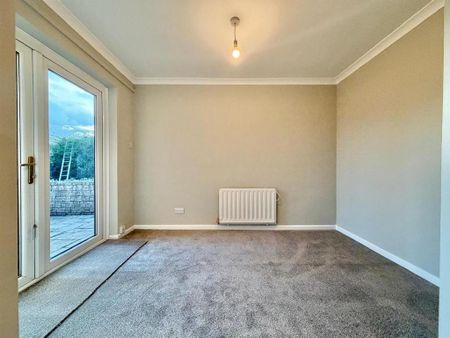 3 bedroom end of terrace house to rent - Photo 3