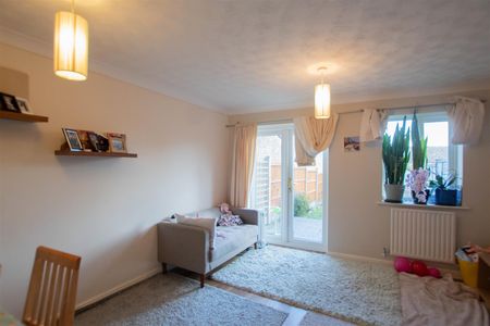 Henderson Close, Haverhill - Photo 2