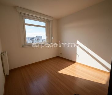Location Appartement 3 pièces 54m² MONT ST AIGNAN 76130 - Photo 3