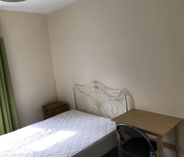 2 bedroom private hall to rent - Photo 4