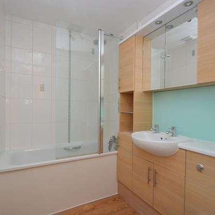 Bedroom Terraced Bungalow In Guildford, GU1 - Photo 1