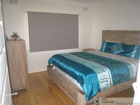 Beautifully Presented Home in a Quiet Court Location - Photo 3