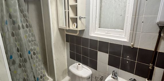 The Avenue, Worcester Park - Photo 2