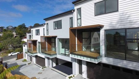 Modern 3-Bedroom, 2-Bathroom Townhouse in Rang... - Photo 2