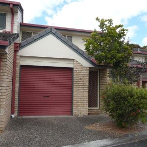 2 bedrooms Towhhouse situated in CARINA HEIGHTS - Photo 2