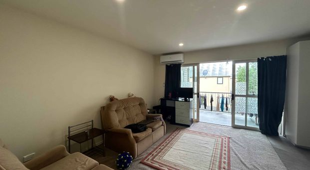 First-Floor Two-Bedroom Apartment - Phillipstown - Photo 1