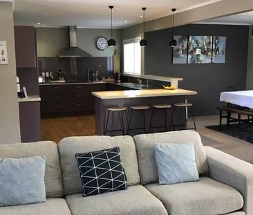 Sunny, Spacious Family Home - Photo 1