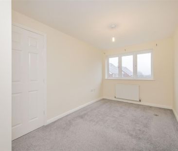3 bed House - Detached To Let - Photo 3