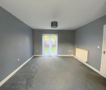 3 bedroom end of terrace house to rent - Photo 2