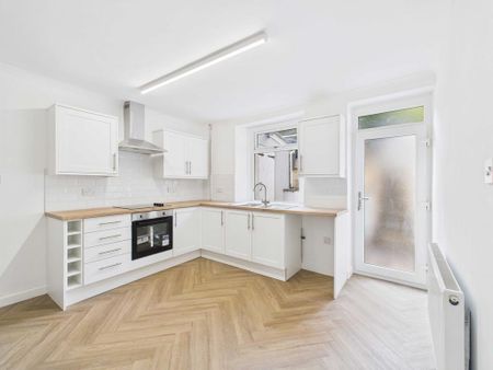 4 bedroom terraced house to rent - Photo 3