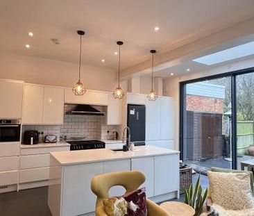 Luxury Double Bedroom in Mapesbury Estate Garden Flat - Photo 5