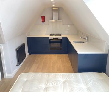 Room in a Shared Flat, Ealing Common, W3 - Photo 6