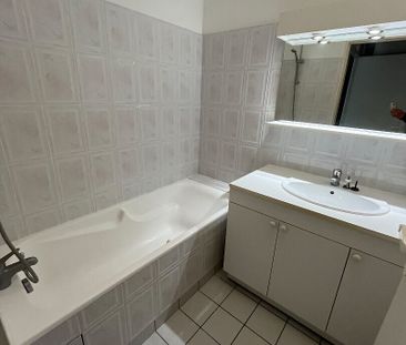 APPARTEMENT T 3 - Avenue du 8 Mai à Poitiers - Photo 3