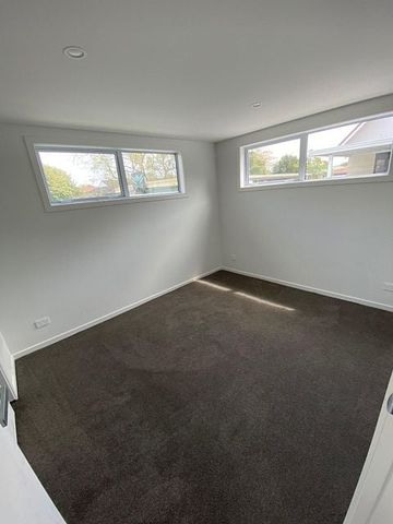 Modern 4BR Home - Heart of Paraparaumu - Photo 2