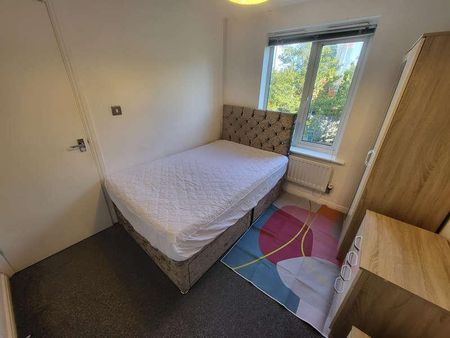 Sadler Court, Hulme, Manchester, M15 - Photo 3