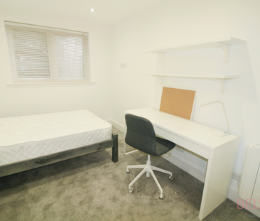 1 bedroom in a flat share to rent - Photo 3