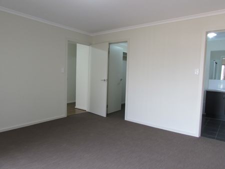 30 Carlson St, Mount Barker SA 5251 - House For Rent | Domain - Photo 4