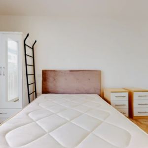 2 Bed / 2 Bath - Photo 2